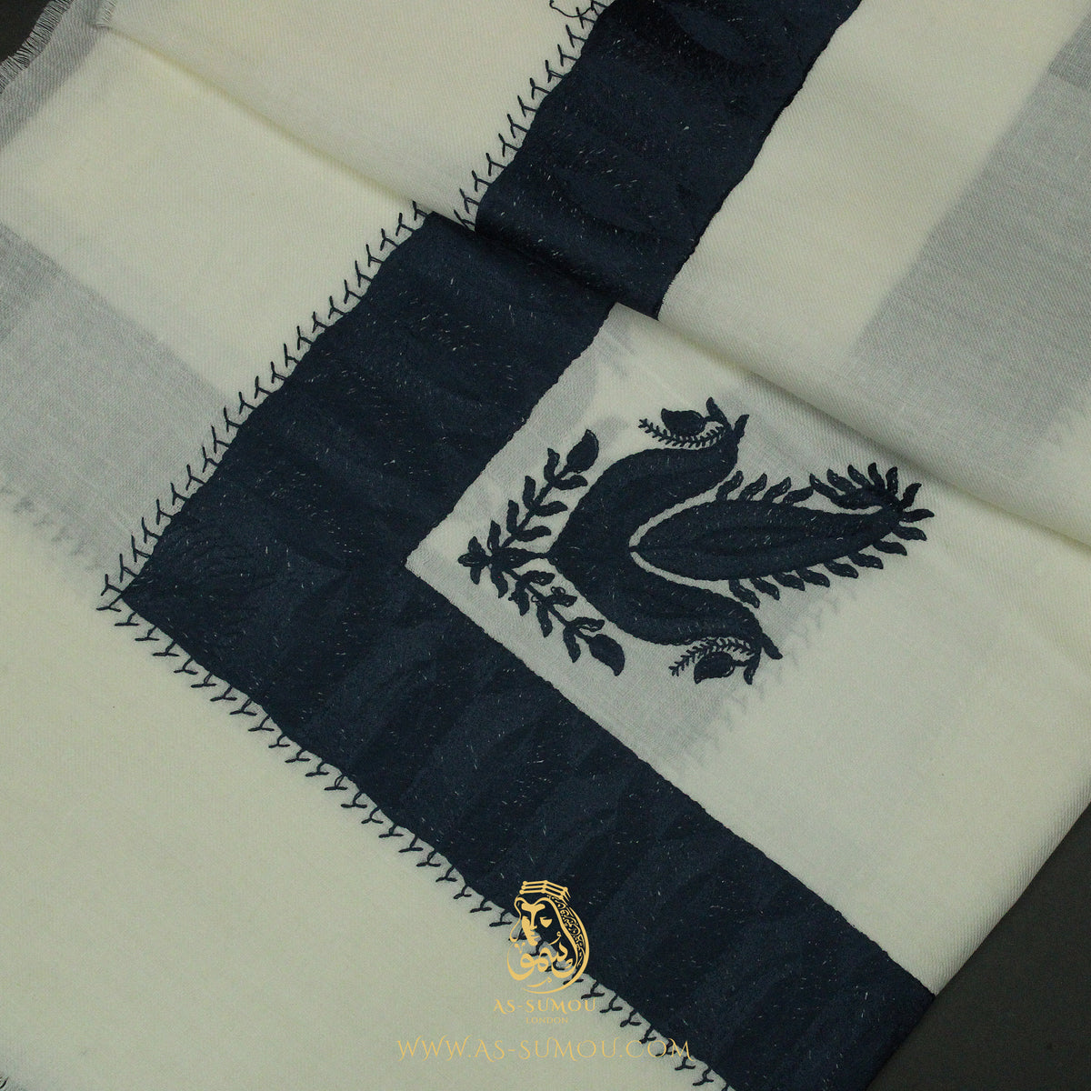 PREMIUM WHITE ELEGANT QATARI SHEMAGH SCARF QR45