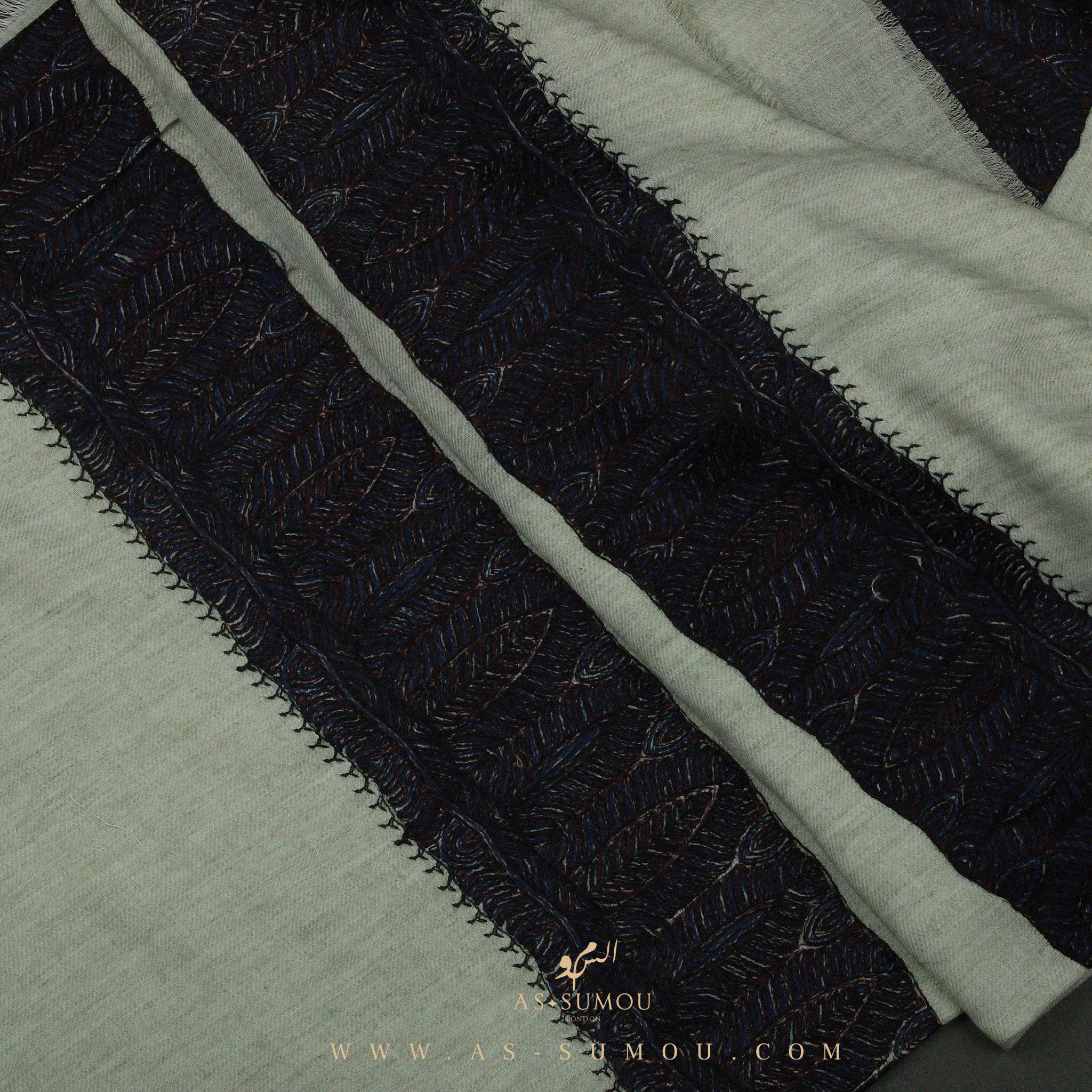 PREMIUM GREY ELEGANT QATARI SHEMAGH SCARF QR36